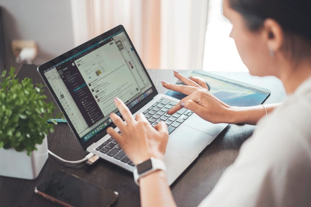 Balancing Your Full-Time Job and Side Business